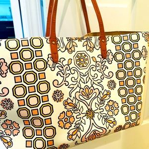 Authentic Tory Burch tote. Excellent condition. Coated canvas.